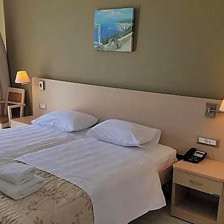 Ostria Kakovatos 3*